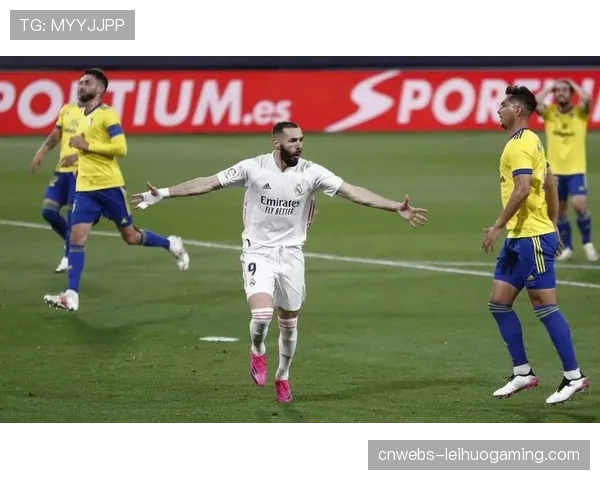 特写镜头:维尼修斯突破造点瞬间,皇马本赛季禁区內触球转化率冠绝西甲 特写镜头:维尼修斯突破造点瞬间,皇马本赛季禁区內触球转化率冠绝西甲